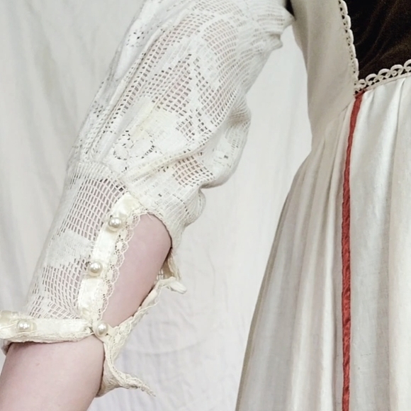 Vintage Gunne Sax Dress, 1970s authentic velvet & lace renaissance style - Picture 5 of 12